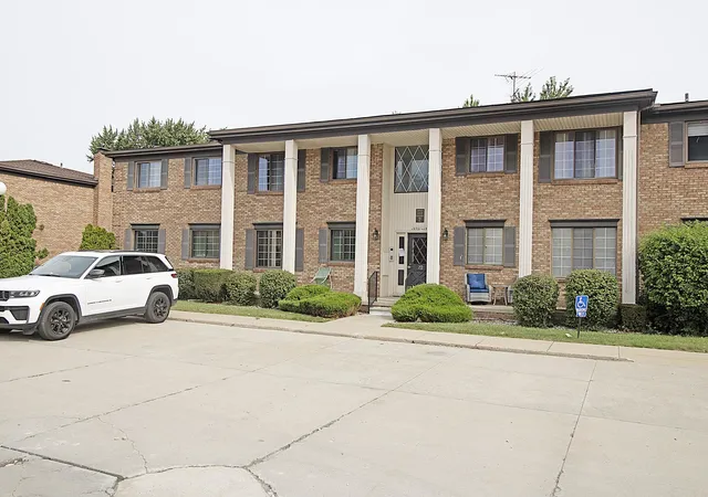Photo 1 of Condo for sale at 19701 Ridgemont Rd, Saint Clair Shores, MI 48080 | MLS# 58050221136 | Listing updated on 2026-09-11
