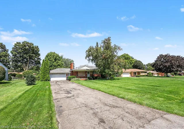 Photo 3 of Single family home for sale at 4331 Montgomery Dr, Shelby Township, MI 48316 | MLS# 20261072320 | Listing updated on 2026-09-09