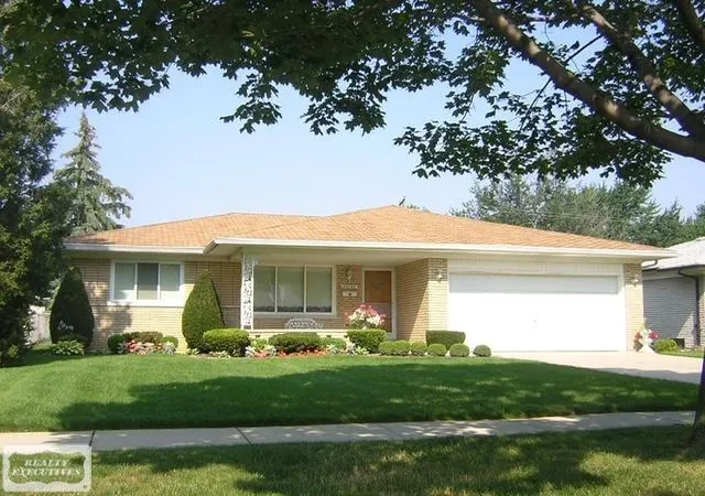 Photo 1 of Single family home for sale at 33725 Somerset Dr, Sterling Heights, MI 48312 | MLS# 58050221137 | Listing updated on 2026-09-10