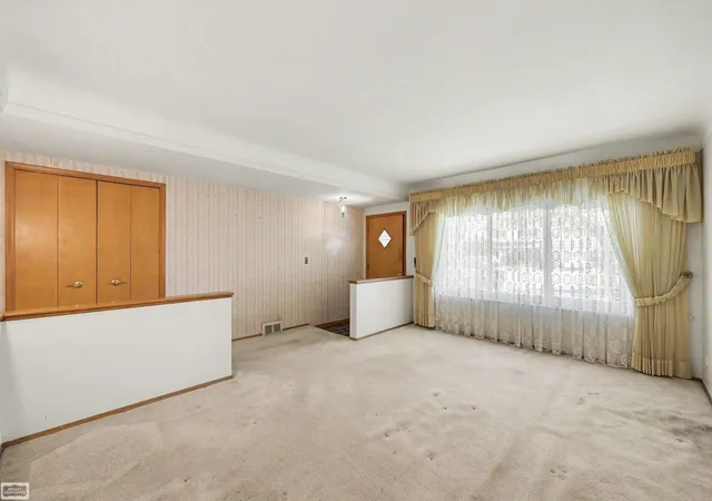 Photo 3 of Single family home for sale at 33725 Somerset Dr, Sterling Heights, MI 48312 | MLS# 58050221137 | Listing updated on 2026-09-10