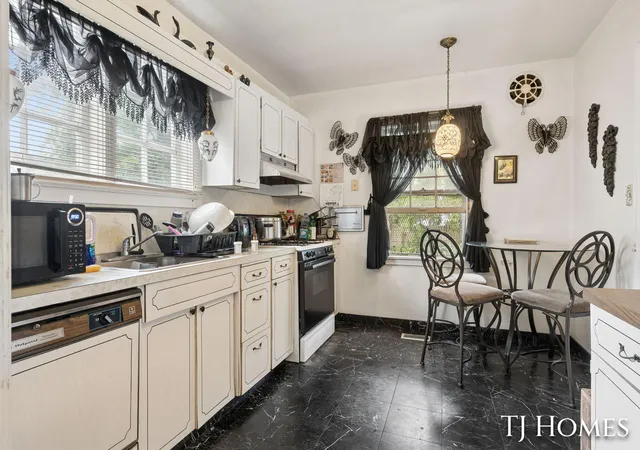 Photo 3 of Single family home for sale at 1587 Peck St, Muskegon, MI 49441 | MLS# 65026047668 | Listing updated on 2026-09-09