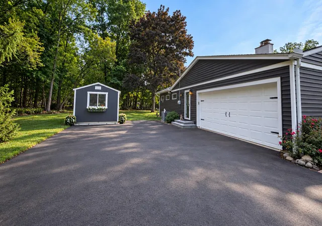 Photo 2 of Single family home for sale at 26532 Springfield Dr, Farmington Hills, MI 48334 | MLS# 81026047669 | Listing updated on 2026-09-15