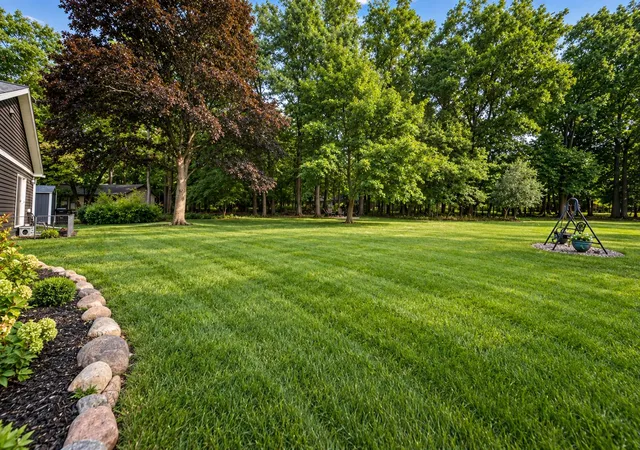 Photo 3 of Single family home for sale at 26532 Springfield Dr, Farmington Hills, MI 48334 | MLS# 81026047669 | Listing updated on 2026-09-15