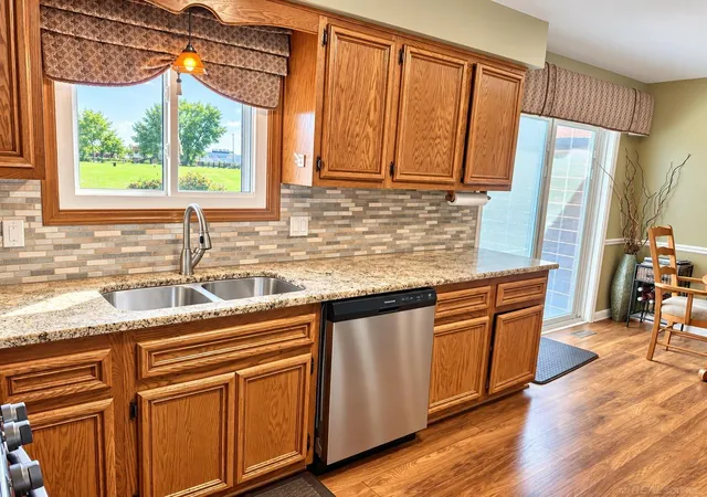 Photo 4 of Single family home for sale at 20400 Pleasant St, Saint Clair Shores, MI 48080 | MLS# 58050221141 | Listing updated on 2026-09-09