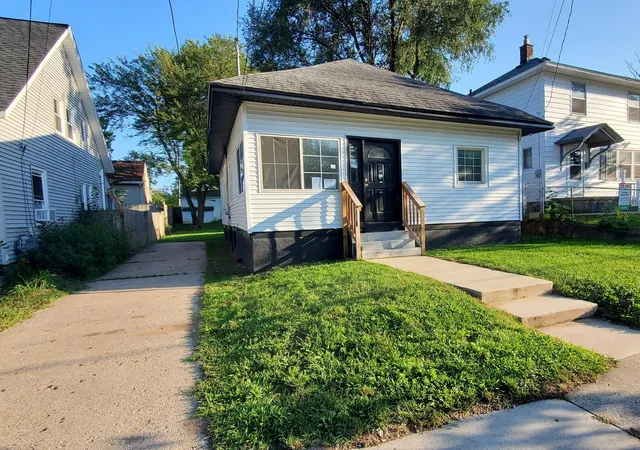 Photo 1 of Single family home for sale at 1106 Dickinson St Se, Grand Rapids, MI 49507 | MLS# 65026047677 | Listing updated on 2026-10-06