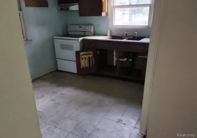 Photo 3 of Single family home for sale at 1008 Reo Rd, Lansing, MI 48910 | MLS# 20261072338 | Listing updated on 2026-09-09