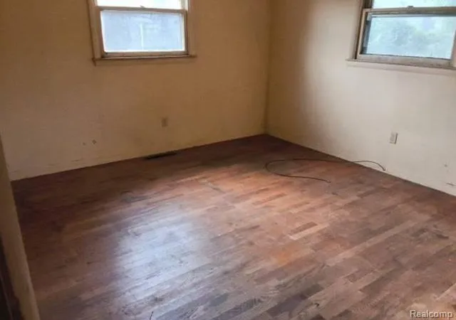 Photo 4 of Single family home for sale at 1008 Reo Rd, Lansing, MI 48910 | MLS# 20261072338 | Listing updated on 2026-09-09