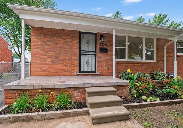 Photo 2 of Single family home for sale at 23051 Majestic St, Oak Park, MI 48237 | MLS# 81026047687 | Listing updated on 2026-09-11