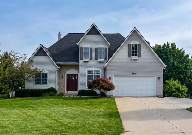 Photo 2 of Single family home for sale at 9521 Ridgecrest Dr, Zeeland, MI 49464 | MLS# 71026047688 | Listing updated on 2026-09-13