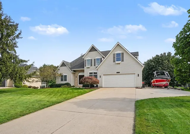 Photo 3 of Single family home for sale at 9521 Ridgecrest Dr, Zeeland, MI 49464 | MLS# 71026047688 | Listing updated on 2026-09-13