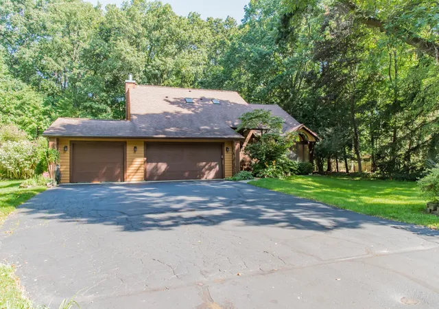 Photo 2 of Single family home for sale at 6798 Oak Highlands Dr, Kalamazoo, MI 49009 | MLS# 66026047690 | Listing updated on 2026-09-14