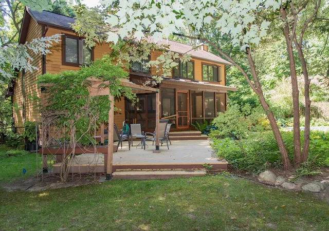 Photo 3 of Single family home for sale at 6798 Oak Highlands Dr, Kalamazoo, MI 49009 | MLS# 66026047690 | Listing updated on 2026-09-14