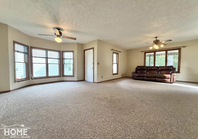 Photo 2 of Single family home for sale at 416 E King St, Owosso, MI 48867 | MLS# 5050221151 | Listing updated on 2026-10-09