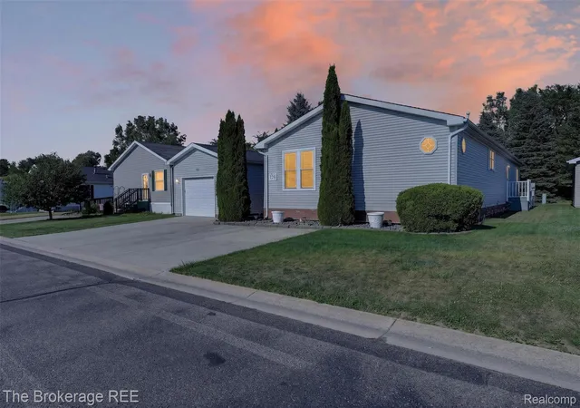 Photo 2 of Single family home for sale at 129 Ashley Cir, Swartz Creek, MI 48473 | MLS# 20261072361 | Listing updated on 2026-09-11