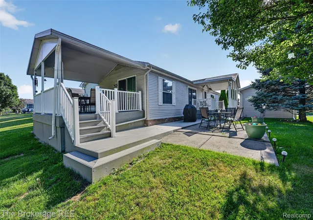 Photo 4 of Single family home for sale at 129 Ashley Cir, Swartz Creek, MI 48473 | MLS# 20261072361 | Listing updated on 2026-09-11