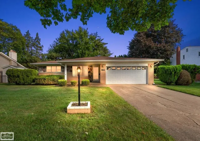 Photo 1 of Sale Pending at 11537 Arden Dr, Warren, MI 48093 | MLS# 58050221155 | Listing updated on 2026-09-17