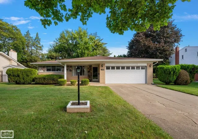 Photo 2 of Single family home for sale at 11537 Arden Dr, Warren, MI 48093 | MLS# 58050221155 | Listing updated on 2026-09-22
