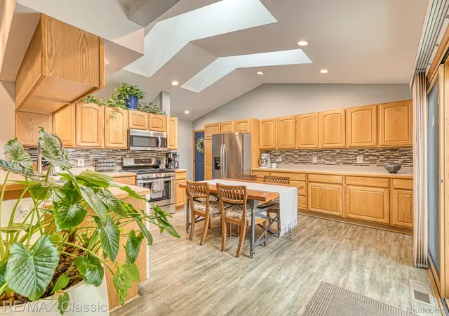 Photo 4 of Single family home for sale at 619 E Shore Dr, Whitmore Lake, MI 48189 | MLS# 20261072373 | Listing updated on 2026-09-11