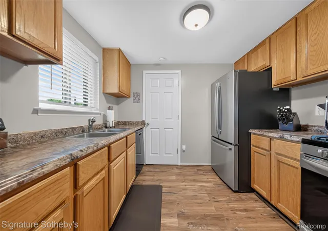 Photo 4 of Single family home for sale at 1505 Wilmot St, West Bloomfield, MI 48324 | MLS# 20261072383 | Listing updated on 2026-10-20