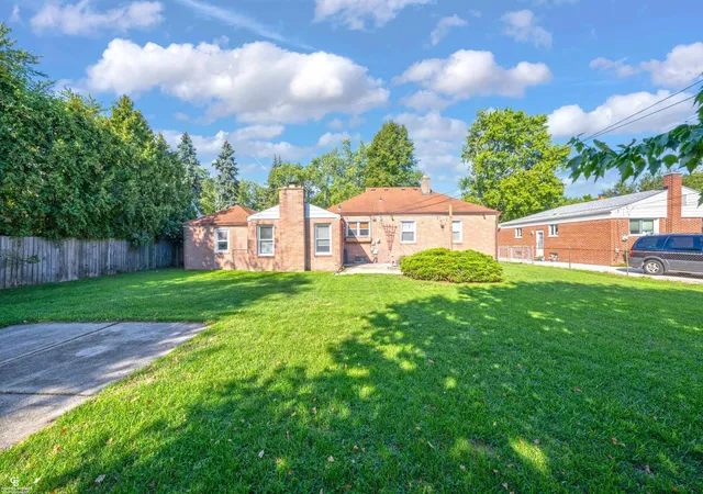 Photo 2 of Single family home for sale at 27820 Glenwood St, Saint Clair Shores, MI 48081 | MLS# 58050221159 | Listing updated on 2026-09-15