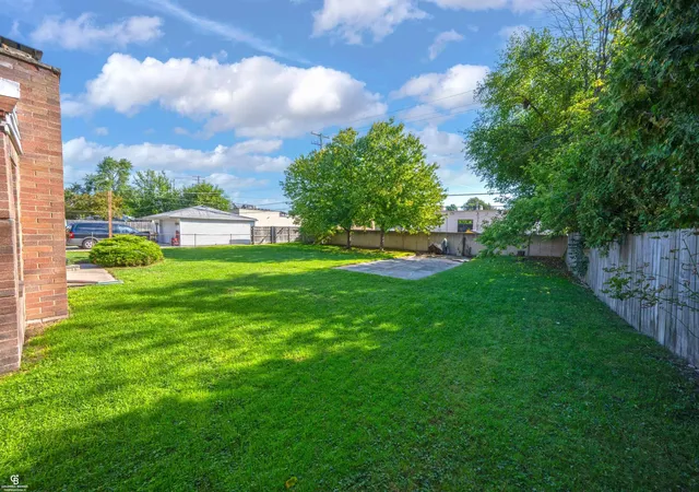 Photo 3 of Single family home for sale at 27820 Glenwood St, Saint Clair Shores, MI 48081 | MLS# 58050221159 | Listing updated on 2026-09-15
