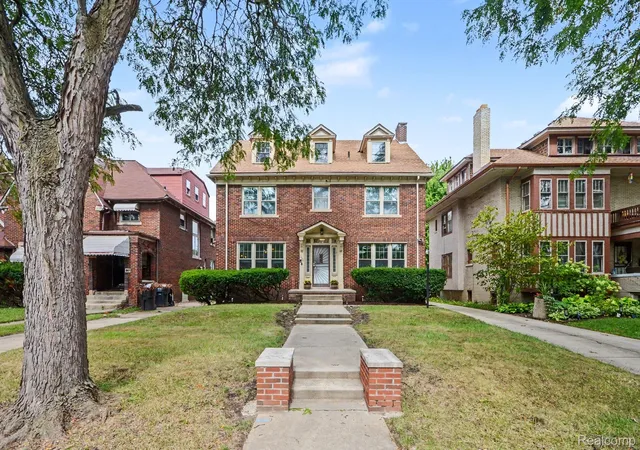 Photo 2 of Single family home for sale at 1646 Chicago Blvd, Detroit, MI 48206 | MLS# 20261072391 | Listing updated on 2026-10-18