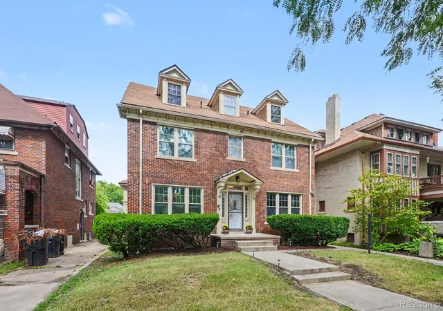 Photo 3 of Single family home for sale at 1646 Chicago Blvd, Detroit, MI 48206 | MLS# 20261072391 | Listing updated on 2026-10-18