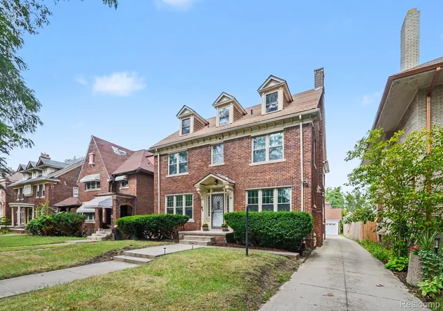 Photo 4 of Single family home for sale at 1646 Chicago Blvd, Detroit, MI 48206 | MLS# 20261072391 | Listing updated on 2026-10-18