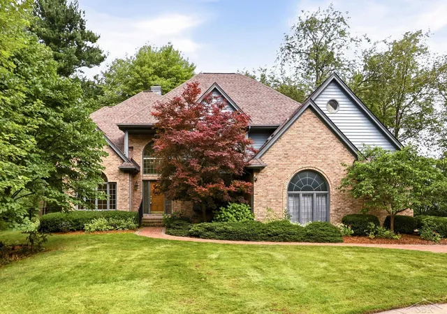 Photo 2 of Single family home for sale at 6119 Courtside Ct, Midland, MI 48642 | MLS# 61050221162 | Listing updated on 2026-09-15