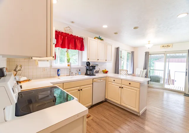 Photo 4 of Single family home for sale at 50778 Oak St, Grand Junction, MI 49056 | MLS# 66026047702 | Listing updated on 2026-09-17