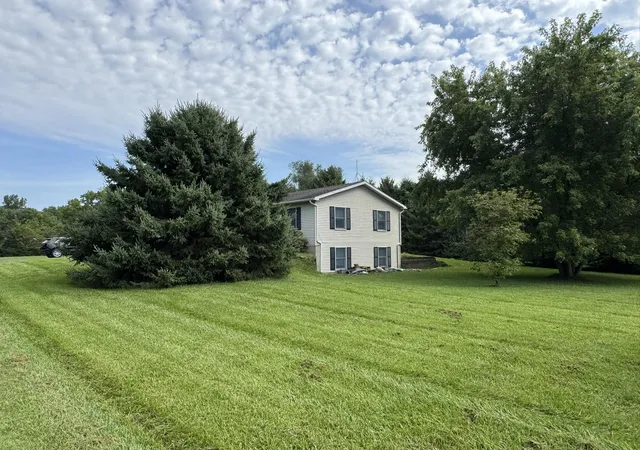 Photo 2 of Single family home for sale at 3668 Laberdee Rd, Adrian, MI 49221 | MLS# 81026047703 | Listing updated on 2026-09-12