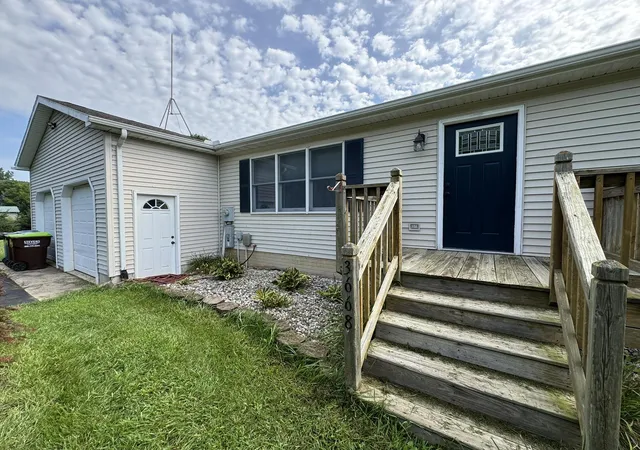 Photo 3 of Single family home for sale at 3668 Laberdee Rd, Adrian, MI 49221 | MLS# 81026047703 | Listing updated on 2026-09-12