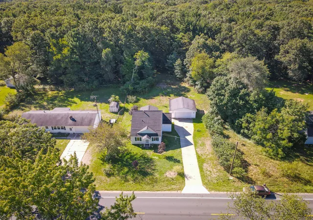 Photo 2 of Single family home for sale at 1807 Shettler Rd, Muskegon, MI 49444 | MLS# 71026047701 | Listing updated on 2026-10-05