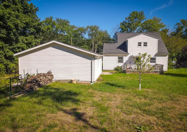Photo 4 of Single family home for sale at 1807 Shettler Rd, Muskegon, MI 49444 | MLS# 71026047701 | Listing updated on 2026-10-05