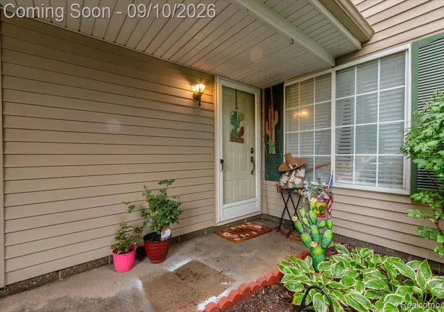 Photo 2 of Condo for sale at 938 Saybrook Dr #10, Waterford, MI 48327 | MLS# 20261072401 | Listing updated on 2026-09-10