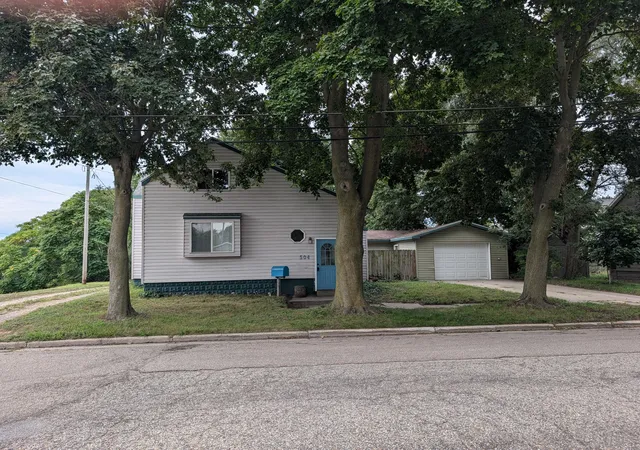 Photo 3 of Single family home for sale at 504 Adams St, Ludington, MI 49431 | MLS# 67026047706 | Listing updated on 2026-09-09