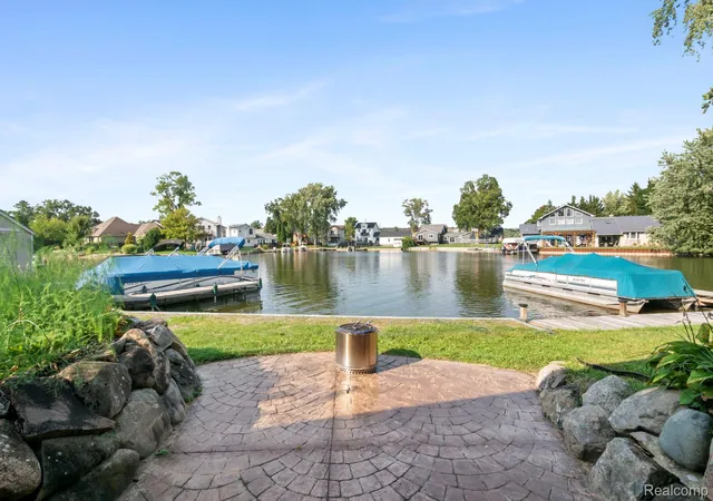 Photo 4 of Single family home for sale at 9484 Bonnie Briar St, White Lake, MI 48386 | MLS# 20261072422 | Listing updated on 2026-09-11