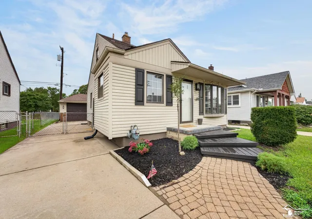 Photo 1 of Sale Pending at 17606 Valade St, Riverview, MI 48193 | MLS# 57050221170 | Listing updated on 2026-09-22