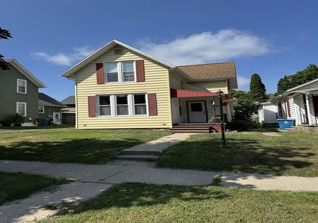 Photo 2 of Single family home for sale at 370 4th Street, Manistee, MI 49660 | MLS# 78080073340 | Listing updated on 2026-09-12