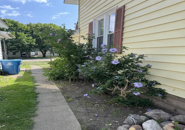 Photo 3 of Single family home for sale at 370 4th Street, Manistee, MI 49660 | MLS# 78080073340 | Listing updated on 2026-09-12