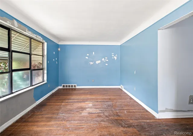 Photo 2 of Single family home for sale at 20210 Chapel St, Detroit, MI 48219 | MLS# 20261072424 | Listing updated on 2026-09-11