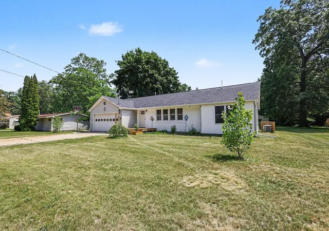 Photo 2 of Single family home for sale at 965 Victor Ave, Muskegon, MI 49445 | MLS# 71026047714 | Listing updated on 2026-09-09