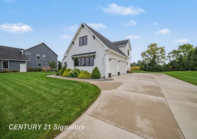 Photo 3 of Single family home for sale at 8878 N Meadows Ct, Tittabawassee Township Saginaw, MI 48623 | MLS# 61050221172 | Listing updated on 2026-09-09