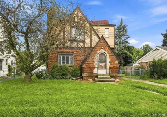 Photo 4 of Single family home for sale at 2030 Pierce St, Flint, MI 48503 | MLS# 20261072426 | Listing updated on 2026-09-11