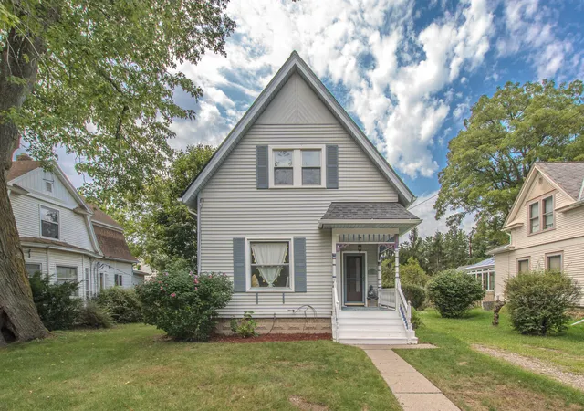 Photo 2 of Single family home for sale at 222 Monroe St, Saline, MI 48176 | MLS# 81026047718 | Listing updated on 2026-09-11