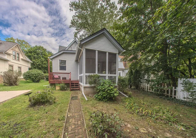 Photo 3 of Single family home for sale at 222 Monroe St, Saline, MI 48176 | MLS# 81026047718 | Listing updated on 2026-09-11
