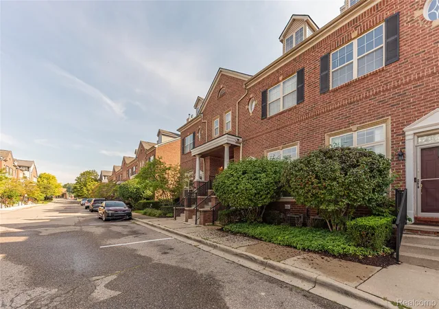 Photo 2 of Condo for sale at 16942 Farmington Rd #24, Livonia, MI 48154 | MLS# 20261072431 | Listing updated on 2026-09-11