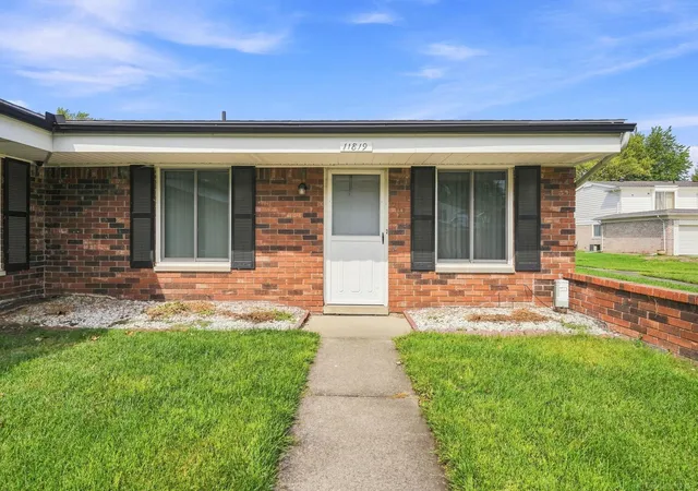 Condo for sale at 11819 Meadow Ln Dr, Warren, MI 48093 | MLS# 58050221180