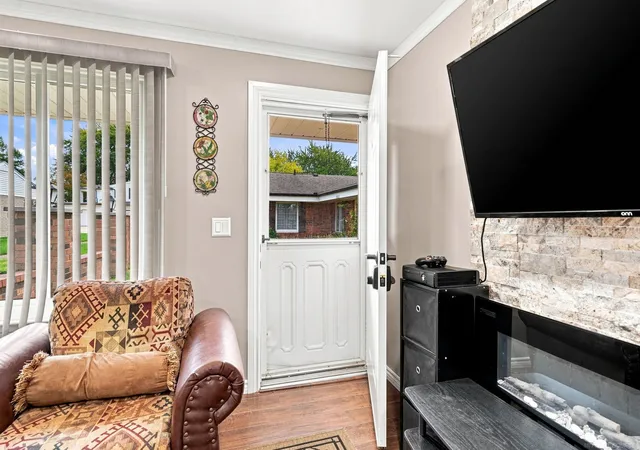 Photo 3 of Condo for sale at 11819 Meadow Ln Dr, Warren, MI 48093 | MLS# 58050221180 | Listing updated on 2026-09-09