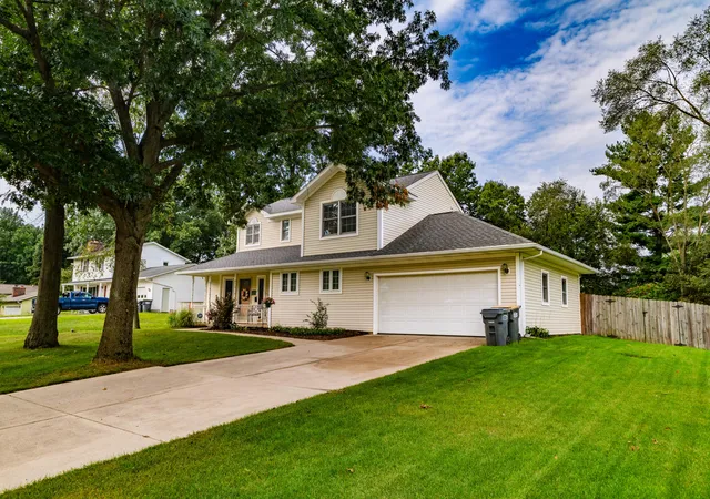 Photo 2 of Single family home for sale at 765 Chadds Frd Way, Kalamazoo, MI 49009 | MLS# 66026047726 | Listing updated on 2026-09-17